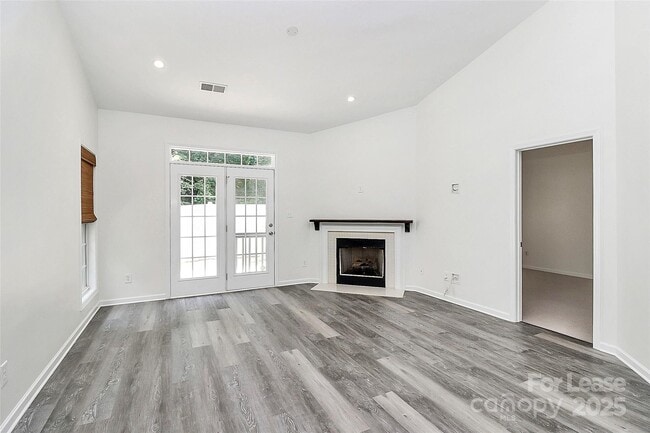 Building Photo - 5325 Silabert Ave