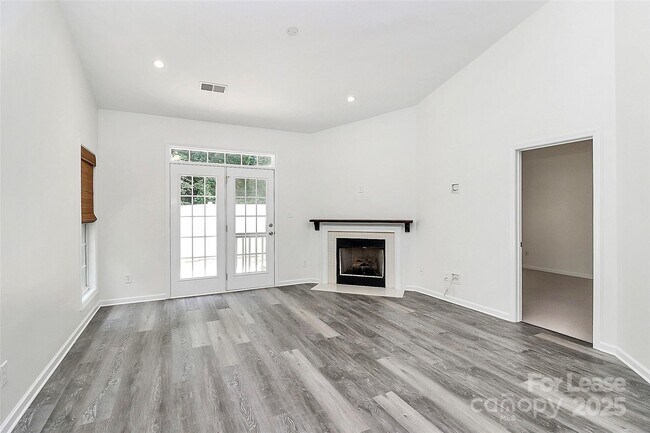 Foto del edificio - 5325 Silabert Ave
