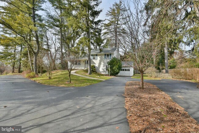 Building Photo - 511 E Mill Rd