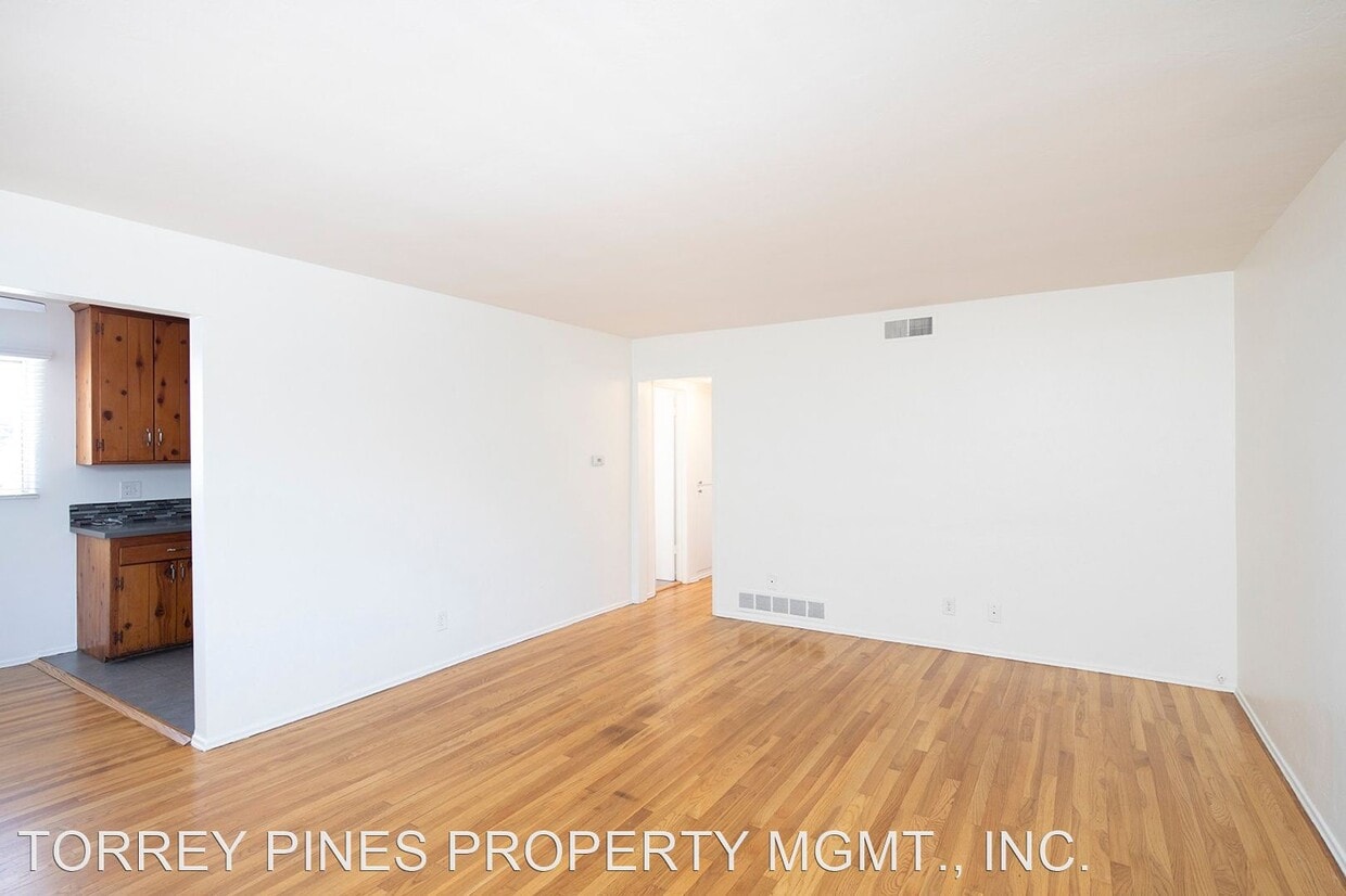 Primary Photo - 4470 Euclid Ave