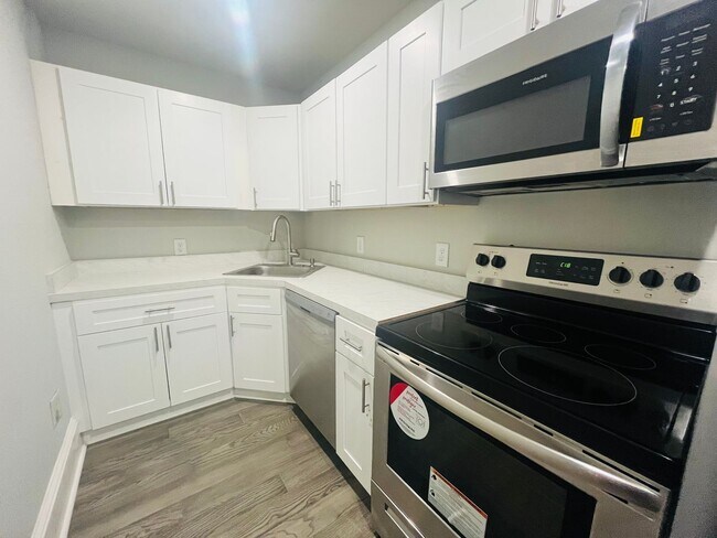 Building Photo - 1055 Walnut St