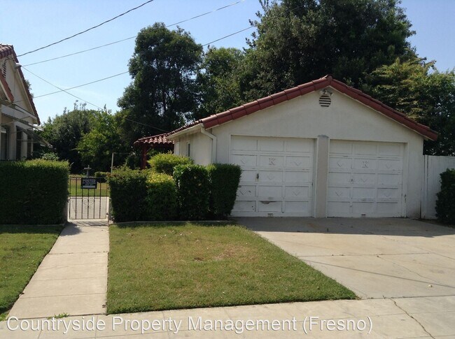 Building Photo - 3 br, 1.5 bath House - 4745 E. Tulare Avenue