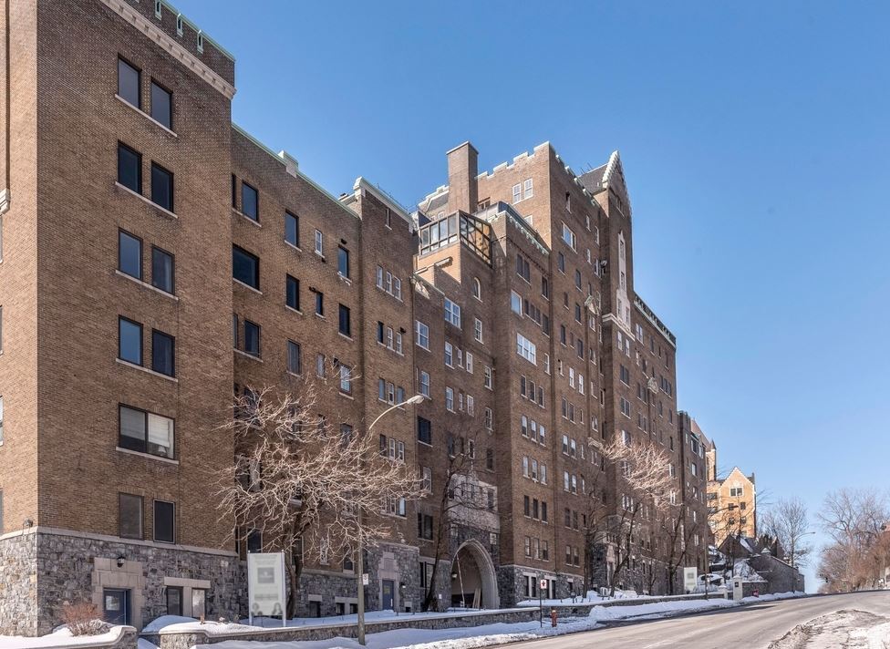 3940 De La CôteDesNeiges, Montréal, QC H3H 1W2 Apartments 3940 De