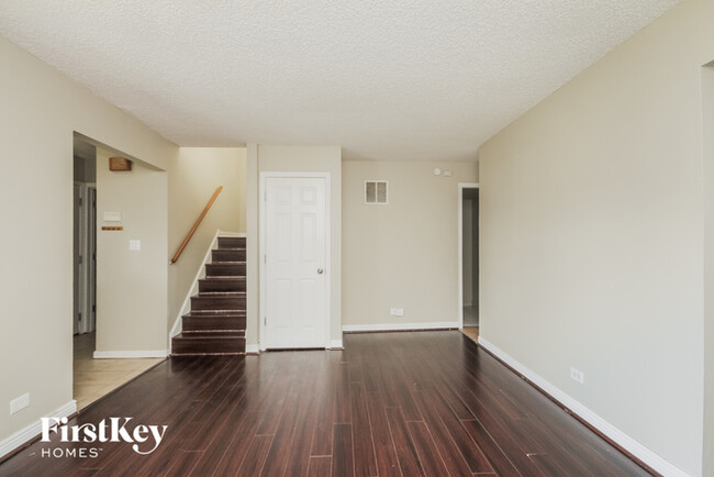 Building Photo - 16211 Fox Ct