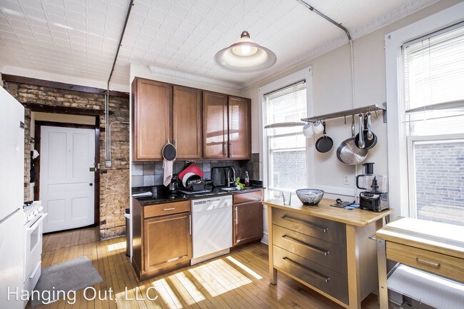 Building Photo - 2108 N Leavitt St