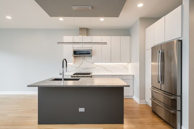 Foto del edificio - 680 N Milwaukee Ave