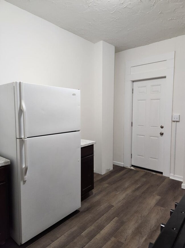 Building Photo - 4 br, 1.5 bath House - 468 WALNUT STREET