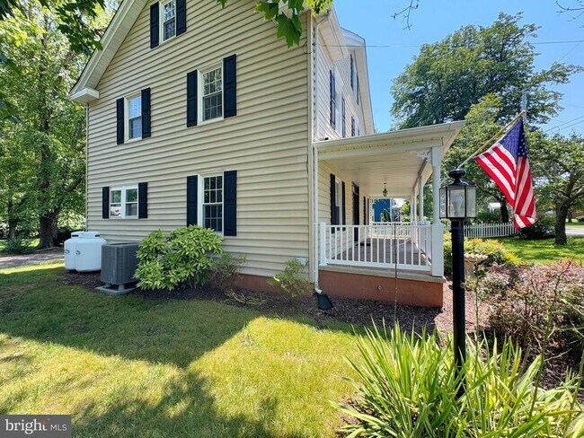 Foto del edificio - 28250 Old Village Rd