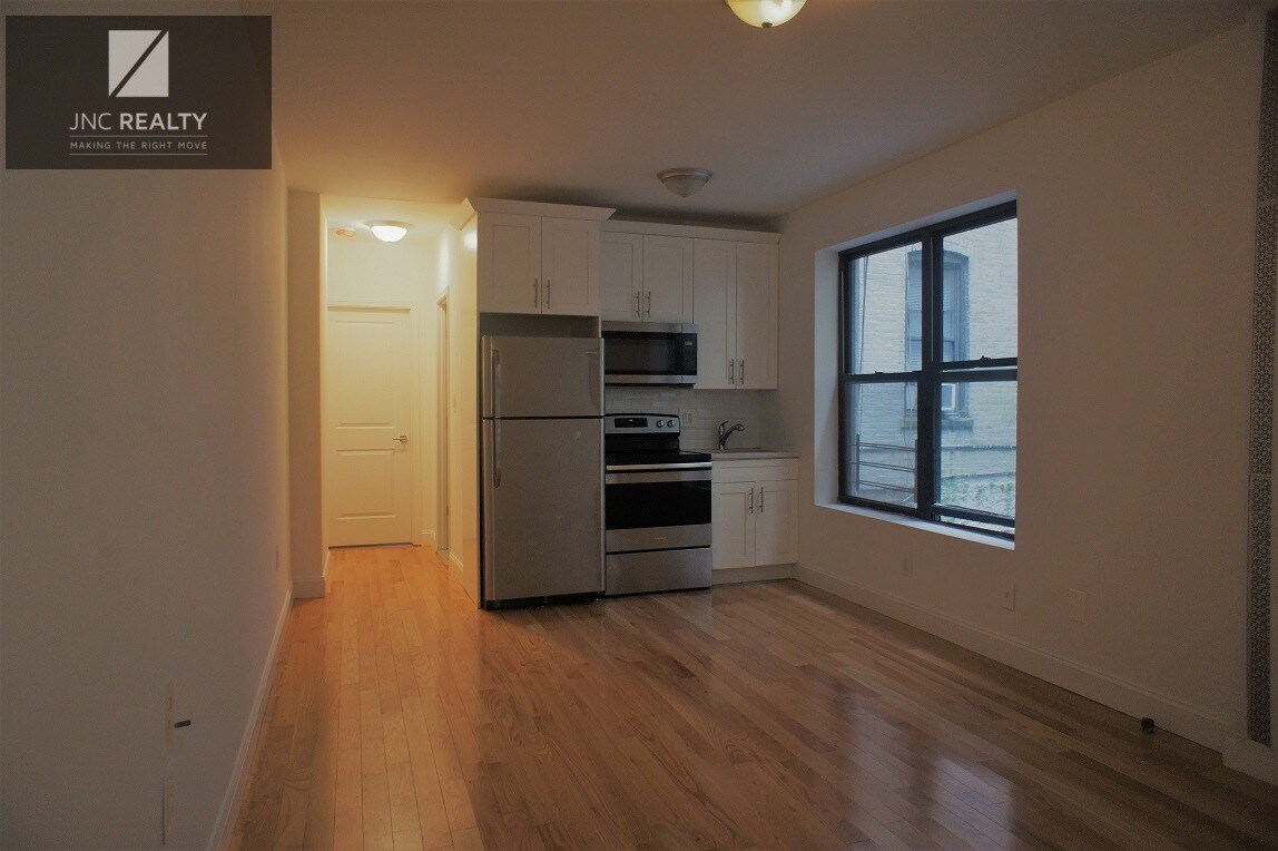 Primary Photo - 2338 Webster Ave