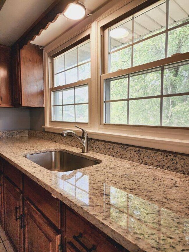 Foto del edificio - 4 Bedroom House Now Available in Tinley Pa...