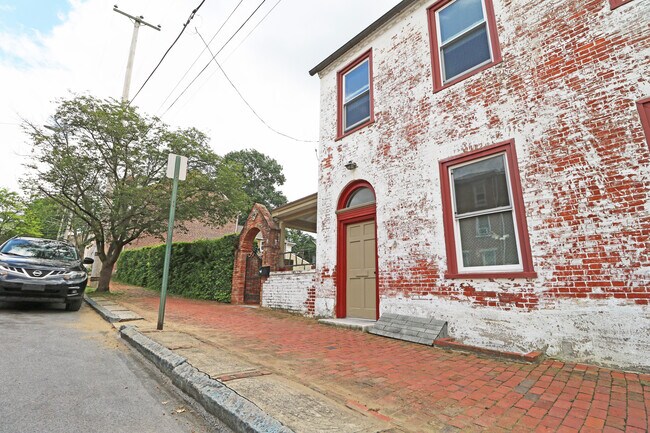 Foto del edificio - 328 W Gay St