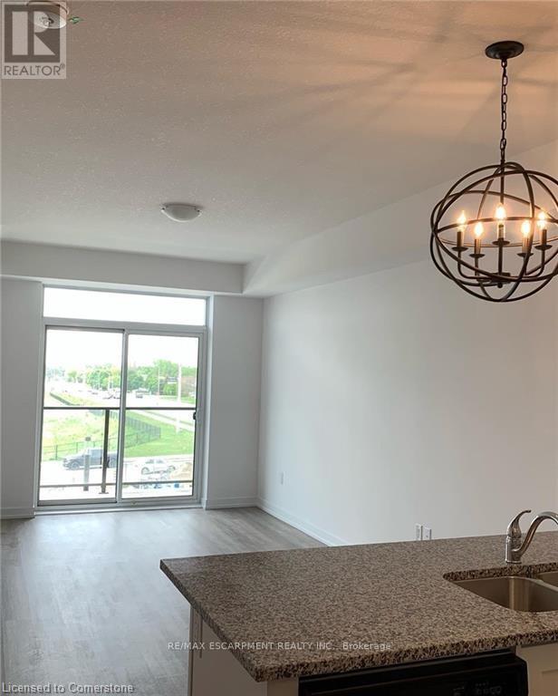 Photo du bâtiment - 450-450 Dundas St E
