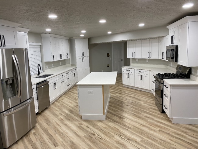 Building Photo - 2265 S Linda Wy