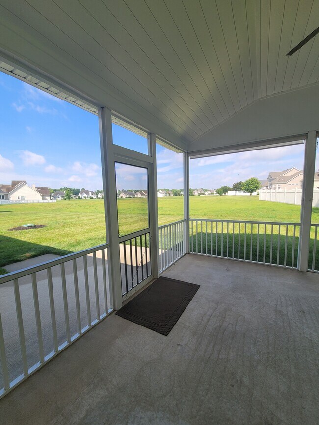 Covered porch - 32818 Almwick Ln