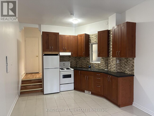 Photo du bâtiment - 1504 Queen St W