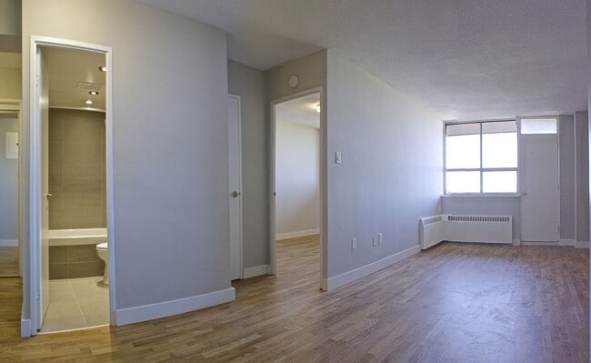 Building Photo - 230 Oak St