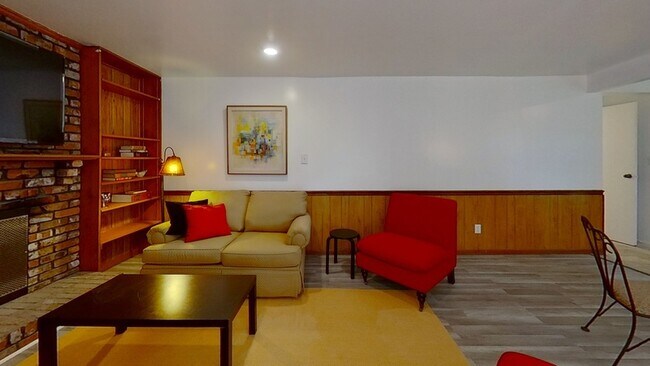 Foto del edificio - 8109 Palmetto Ln