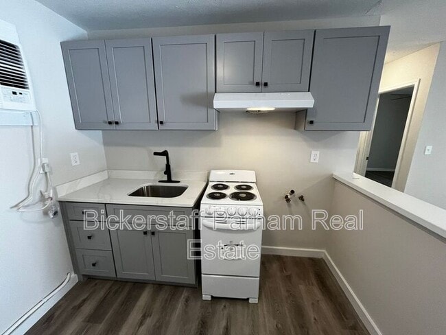 Building Photo - 1501 8th Ave