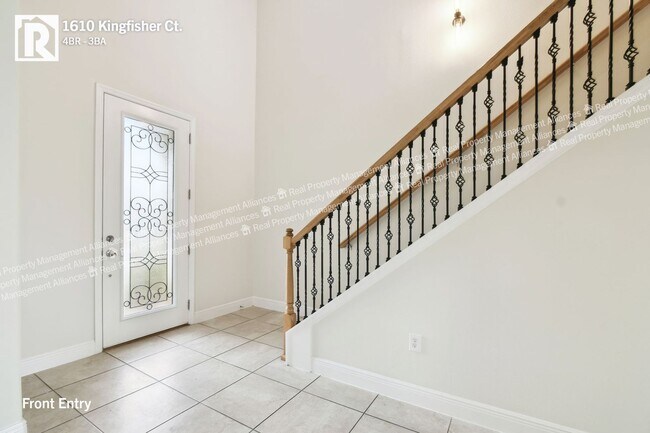 Photo - 1610 Kingfisher Ct House