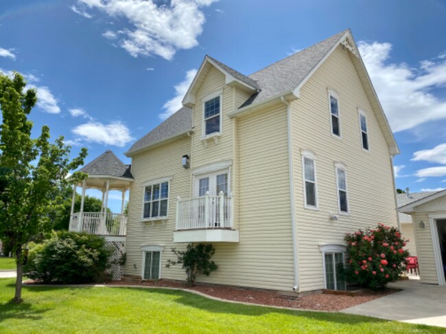 Building Photo - 1246 Windsor Park Dr