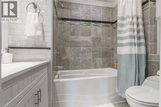 Photo du bâtiment - 7 Hess St N