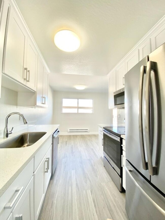 Building Photo - Bradley Apartments