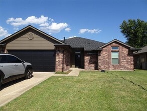 Building Photo - 8412 Pinewood Dr