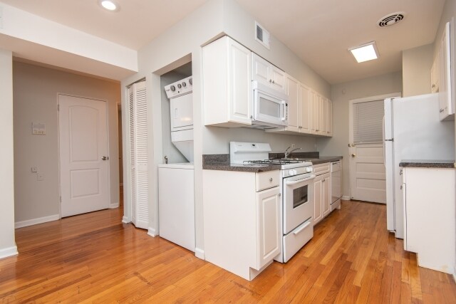 Building Photo - 6535 N Mozart St
