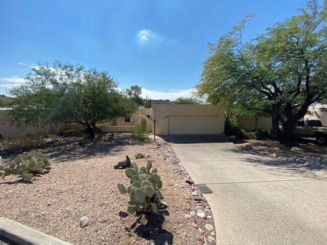 Building Photo - 5460 N Paseo Sonoyta