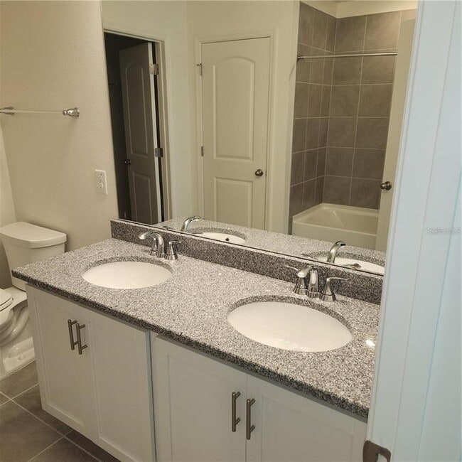 Foto del edificio - 37410 MacKenzie Dr