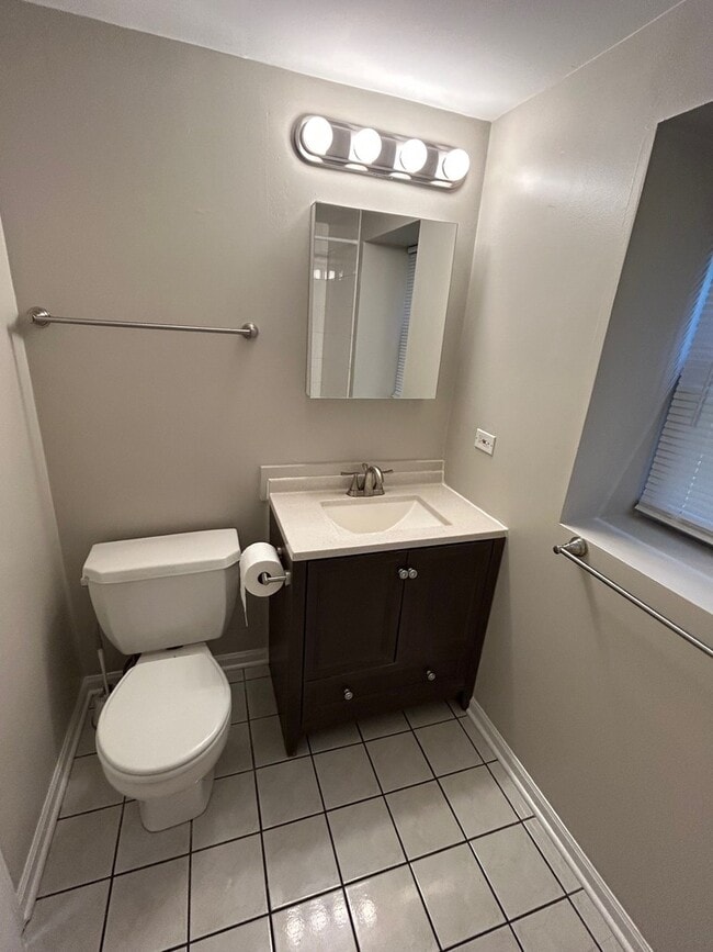Building Photo - 2634 N Talman Ave