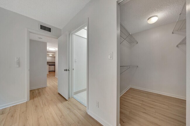 Building Photo - 15449 Lakes of Delray Blvd