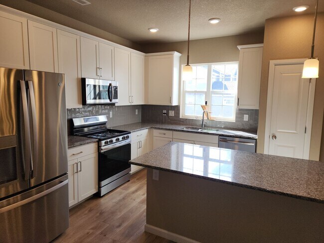 Foto del edificio - Fantastic Townhome @ Research and Powers- ...