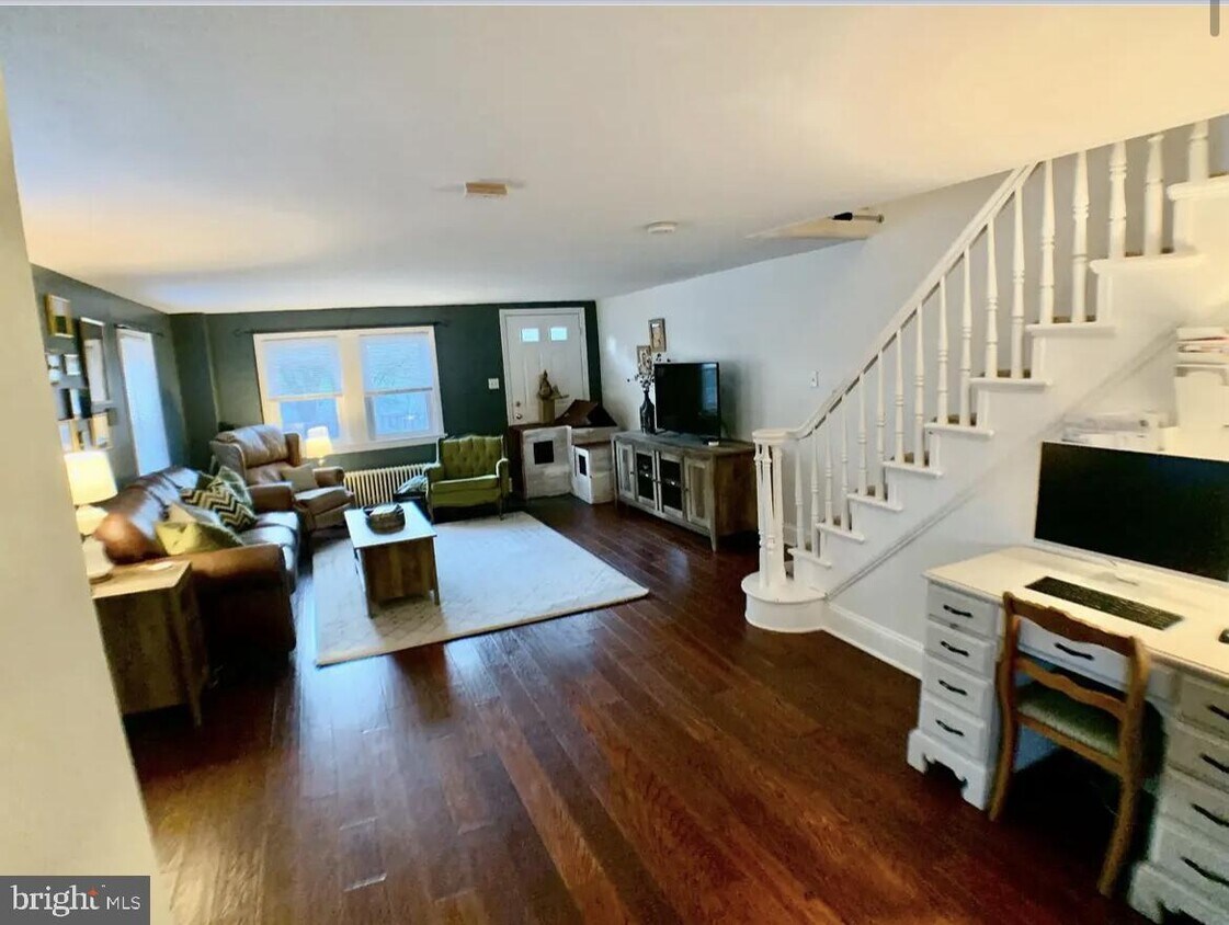 Primary Photo - 545 Northbrook Rd