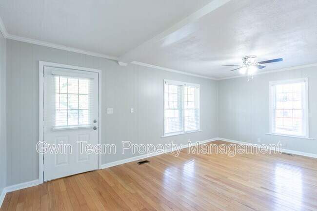 Building Photo - 4715 S Lee St