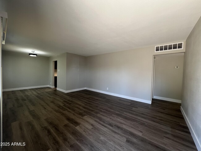 Foto del edificio - 3336 W Turney Ave