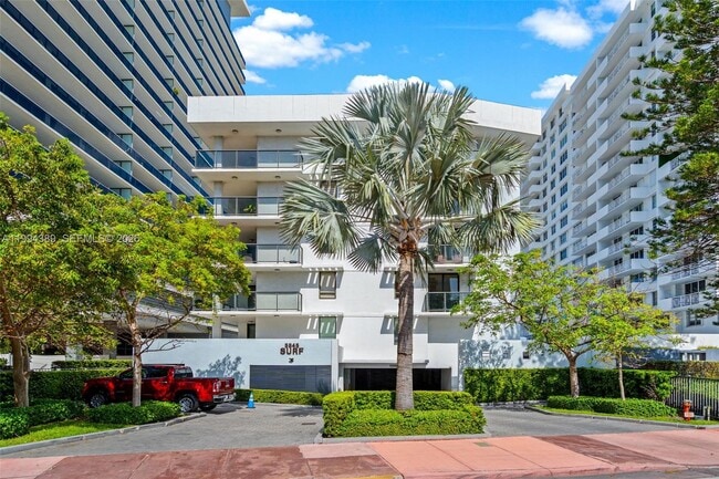 Foto del edificio - 5845 Collins Ave