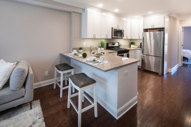 Interior Photo - Cambridge Manor