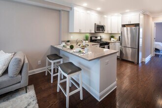 Interior Photo - Cambridge Manor