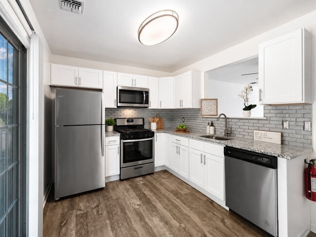 Building Photo - Mews at Annandale Townhomes