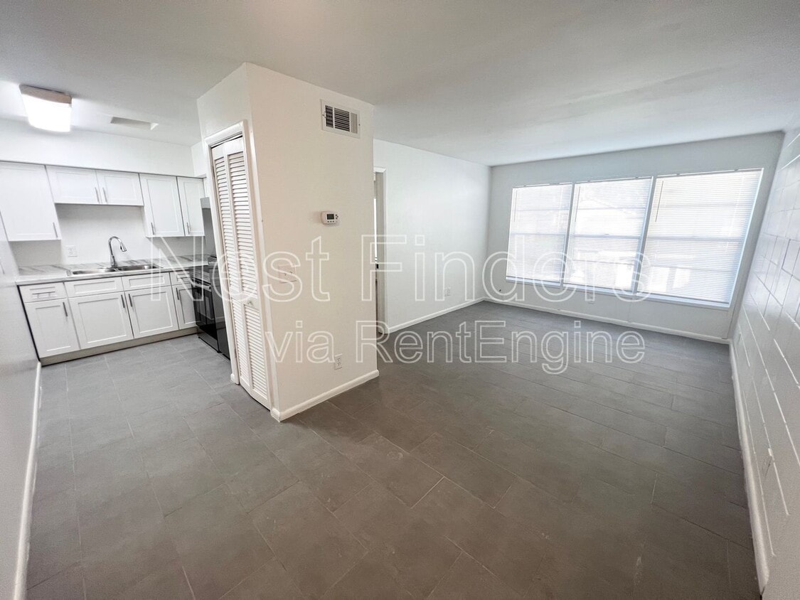 Primary Photo - 1318 Sydney Pl