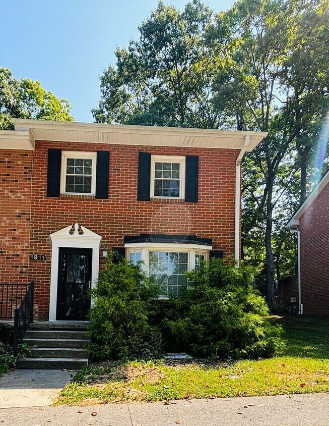 Primary Photo - 3 Bedroom, 2 Bath Townhouse