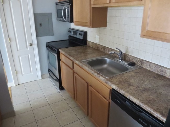 Building Photo - Fresh well kept 2 bedroom