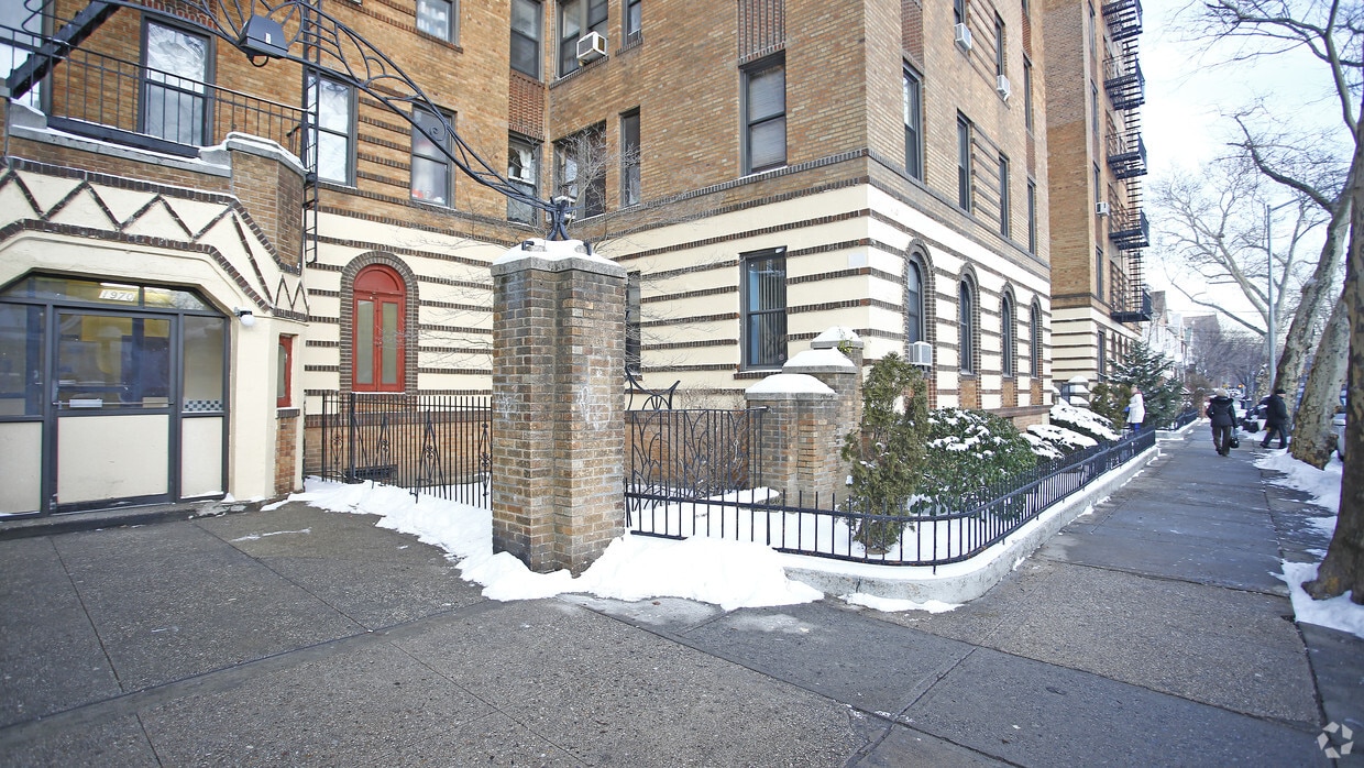Building Photo - 1970 E 18th St