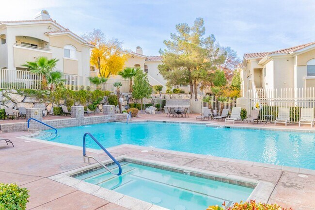 Foto del edificio - Stylish Summerlin Condo in Gated Red Bluffs — Resort Living at Its Best