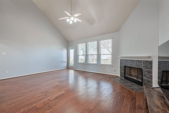 Foto del edificio - 2202 Highland Crossing Dr