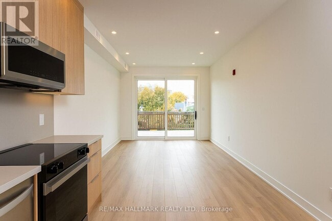 Building Photo - 440 Parliament St