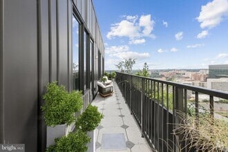 Building Photo - 244 19th Ct S