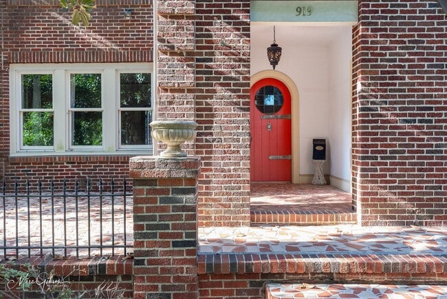 Foto del edificio - Utilities Included