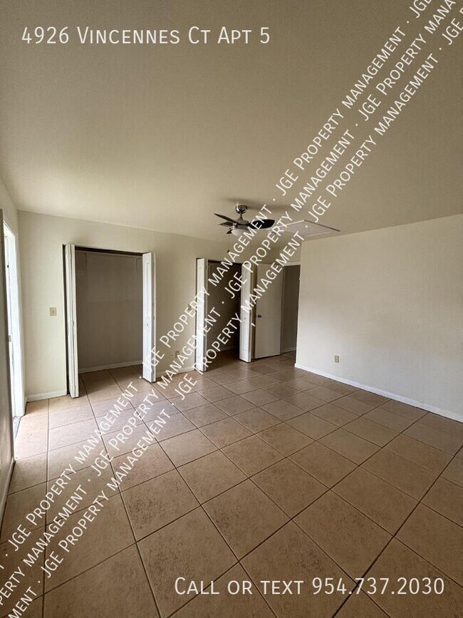 Building Photo - 4926 Vincennes Ct